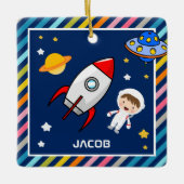 Niedlicher Boy Astronaut Weltraumraketenraum Kinde Keramikornament (Vorderseite)