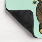 Niedlicher brauner Bär mit gelber Blume Personalis Mousepad (Ecke)