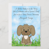 Niedlicher brauner Hund in Blume Kinderdusche einl Einladung (Vorderseite)