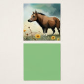 Niedlicher brauner Pony im Blumenfeld (Vorne & Hinten)