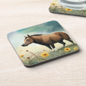 Niedlicher brauner Pony im Blumenfeld Getränkeuntersetzer (Linke Seite)