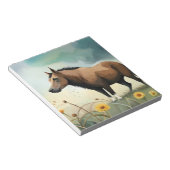 Niedlicher brauner Pony im Blumenfeld Notizblock (angewinkelt)