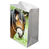 NIEDLICHER BROWN PONY MITTLERE GESCHENKTÜTE (Rückseite Schrägansicht)