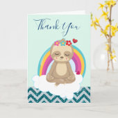 Niedlicher Brownsloth-meditierende Karte (Gelbe Blume)