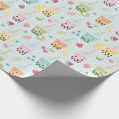 Niedlicher Bubble Tee auf hellblauen, weißen Strei Geschenkpapier (Ecke)