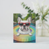 Niedlicher Bulldog genießt eine Floattour Postkarte (Stehend Vorderseite)