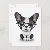Niedlicher Bulldog Welpe mit Brille, weiß Postkarte (Vorne/Hinten)