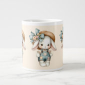 Niedlicher Bunny in Overalls mit Strohhut & Bow Jumbo-Tasse (Vorderseite)