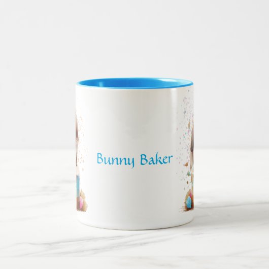 Niedlicher Bunny Rabbit Koch Baker Cake Zweifarbige Tasse (Mittel)