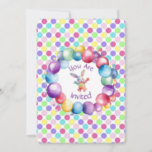 Niedlicher bunter Wasserfarben-Hase und Punkte Einladung