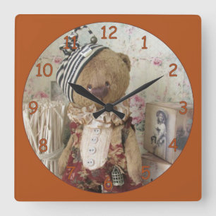 Niedlicher Button-Down-Bär Quadratische Wanduhr