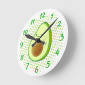 Niedlicher Cartoon Avocado auf grünem Vortex Runde Wanduhr (Winkel)