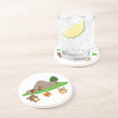 Niedlicher Cartoon Bears in einem Höhlenbezirk Getränkeuntersetzer (Seite)