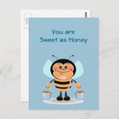 Niedlicher Cartoon Biene trägt Eimer aus Honig Postkarte (Vorne/Hinten)