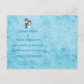 Niedlicher Cartoon Braut, Bräutigam & Kuchen Save Ankündigungspostkarte (Rückseite)