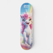 Niedlicher Cartoon Einhorn Fliegen in Sky Skateboard (Vorderseite)