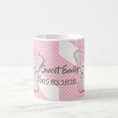 Niedlicher Cartoon-Elefant auf einem rosa weißen P Kaffeetasse (Mittel)