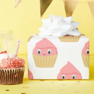 Niedlicher Cartoon Erdbeere Cupcake auf Weiß Geschenkpapier