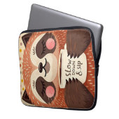 Niedlicher Cartoon-Faultier mit übertrieben schläf Laptopschutzhülle (Vorderseite Links)