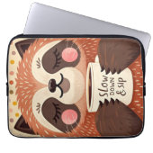 Niedlicher Cartoon-Faultier mit übertrieben schläf Laptopschutzhülle (Vorderseite)