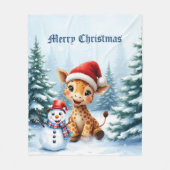 Niedlicher Cartoon Giraffe mit Weihnachtsmannmütze Fleecedecke (Vorderseite)
