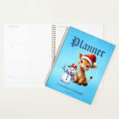 Niedlicher Cartoon Giraffe mit Weihnachtsmannmütze Planer (Anzeige)