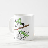 Niedlicher Cartoon Hockey Hund Green Scarf und Hut Kaffeetasse (Vorderseite Links)