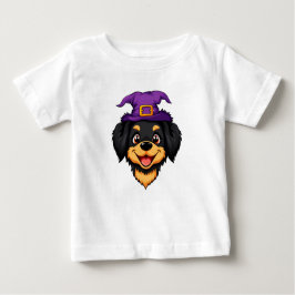 Niedlicher Cartoon-Hund, der einen Lila Hexenhut t Baby T-shirt