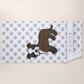 Niedlicher Cartoon-Hund und Name der Marke und des Strandtuch (Vorderseite)