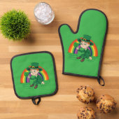 Niedlicher Cartoon-Kobold mit Kleeblatt und Regenb Ofenhandschuh & Topflappen-Set (Oben Unten)
