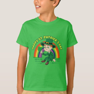 Niedlicher Cartoon-Kobold mit Kleeblatt und Regenb T-Shirt