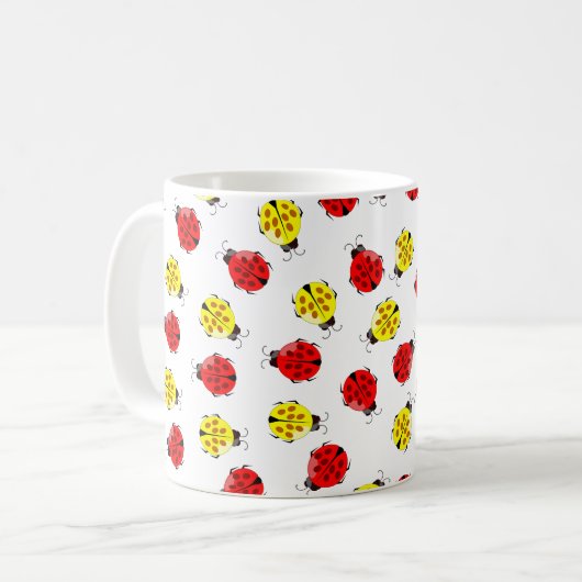 Niedlicher Cartoon Ladybugs in rot und gelb Kaffeetasse (Vorderseite Links)
