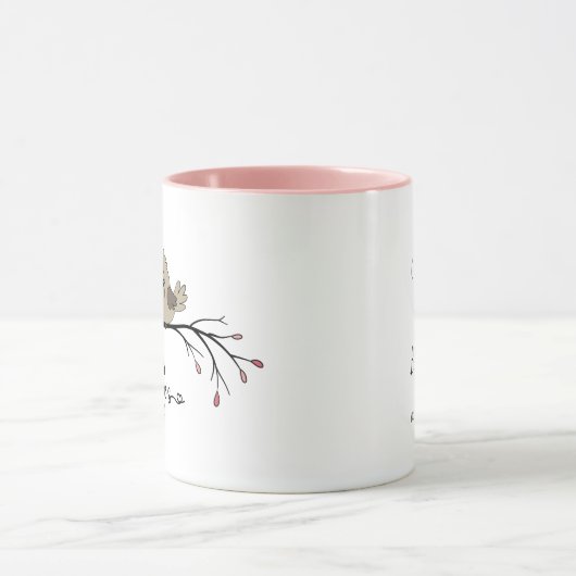 Niedlicher Cartoon Lovebirds auf dem Ast Valentins Tasse (Zentrum)