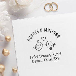 Niedlicher Cartoon Lovebirds Couple Arch-Adresse Gummistempel