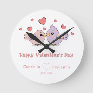 Niedlicher Cartoon Lovebirds Rosa Herzchen Valenti Runde Wanduhr