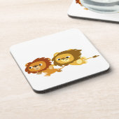 Niedlicher Cartoon Löwen in einem eiligen Unterset Getränkeuntersetzer (Linke Seite)