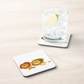 Niedlicher Cartoon Löwen in einem eiligen Unterset Getränkeuntersetzer (Rechte Seite)