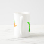 Niedlicher Cartoon mit Feuerspucken Kinderdrache Porzellantasse (Rückseite)