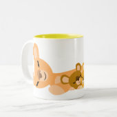 Niedlicher Cartoon Mum Lion und Cubs Tasse (Vorderseite Links)