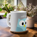 Niedlicher Cartoon Owl - Blauer und Grauer Individ Kaffeetasse<br><div class="desc">Eine moderne und einfache Eule mit trendigen Farben. Sie können einen Namen,  ein Monogramm oder einen anderen benutzerdefinierten Text hinzufügen. Wenn Sie die Kunst verschieben möchten,  klicken Sie auf die Schaltfläche Anpassen,  um Änderungen vorzunehmen.</div>