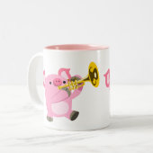 Niedlicher Cartoon Pig Playing Trumpet Tasse (Vorderseite Links)