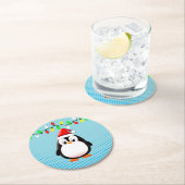 Niedlicher Cartoon Pinguin Weihnachtsmannmütze Wei Runder Pappuntersetzer (Vor Ort)