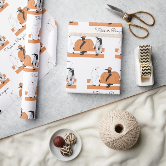 Niedlicher Cartoon Pumpkin Penguin Funny Halloween Geschenkpapier (Kunsthandwerk)