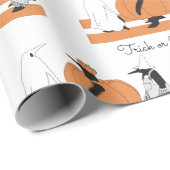 Niedlicher Cartoon Pumpkin Penguin Funny Halloween Geschenkpapier (Rolleneckpunkt)