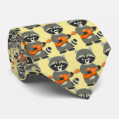 Niedlicher Cartoon Raccoon Gitarre spielen Krawatte (Gerollt)