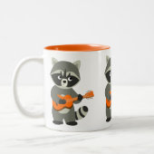 Niedlicher Cartoon Raccoon Gitarre spielen Zweifarbige Tasse (Links)