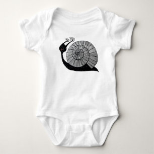 Niedlicher Cartoon Schneckencharakter mit Spiralau Baby Strampler