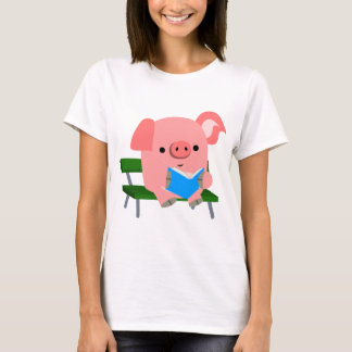 Niedlicher Cartoon Schweinezucht auf der Bank T - T-Shirt