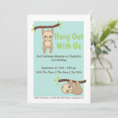 Niedlicher Cartoon Sloth Birthday Party Einladung (Stehend Vorderseite)