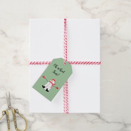 Niedlicher Cartoon Snowman Oh, was Spaß Sage Green Geschenkanhänger (Mit Garn)